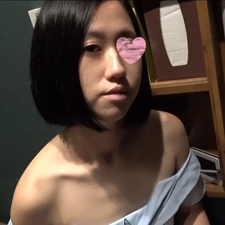 【無・個撮】下の毛未処理の初々しい貧乳むめと聲を抑えながら漫畫喫茶えっち！【特典で高畫質】
(HD1080P) (fc4597606)