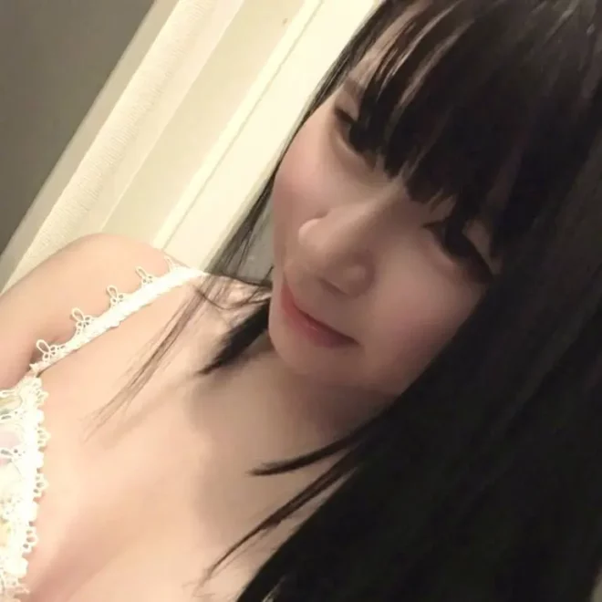 整った顔が歪む壯絶快楽にイキ潮連発！膣奧に屆く大量中出し２発射で本當に生理來なくなっちゃいました
(HD1080P) (fc4626327)