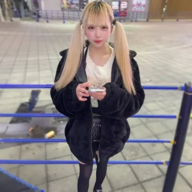 げ大久保公園で初立ちんぼのGｶｯﾌﾟ脫稅ｺﾝｶﾌｪ嬢。社會を舐め腐った態度にハメ撮り種付けぴえん。
(HD1080P) (fc4655669)