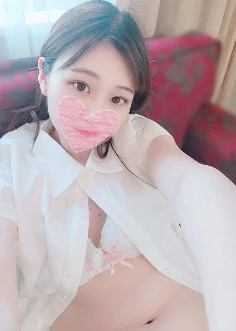 ロティックな百貨店の美人美容部員。ツンデレで危険な感じ漂う麻里子ちゃんに生挿入～超気持ちイイ！！ -麻里子26歳
(4K) (fc4659466)