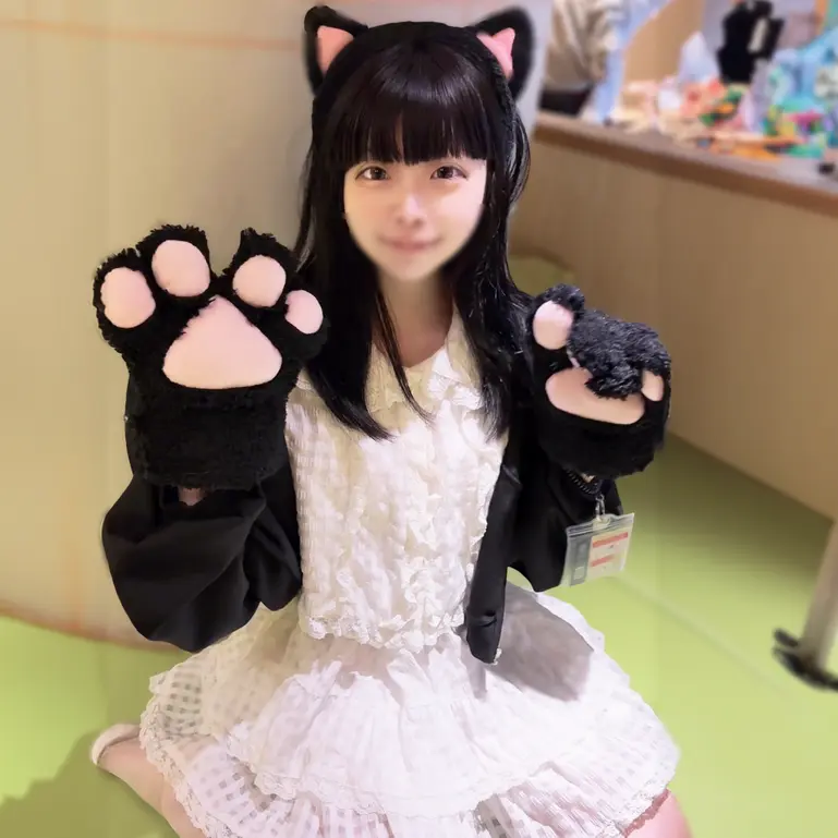 童顔ｼｽ體型の18歳コンカフェ嬢。生えかけの陰毛を剃毛プレイ。初心な笑顔に我慢できず2度の種付け。。。
(HD1080P) (fc4666498)