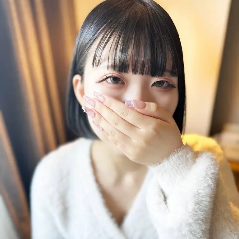 たの一人! ちっちゃ可愛い19歳専門– あどけない笑顔の黒髪むすめがおっぱい鷲摑みで人生初の中イキ體験！
(HD1080P) (fc4667023)