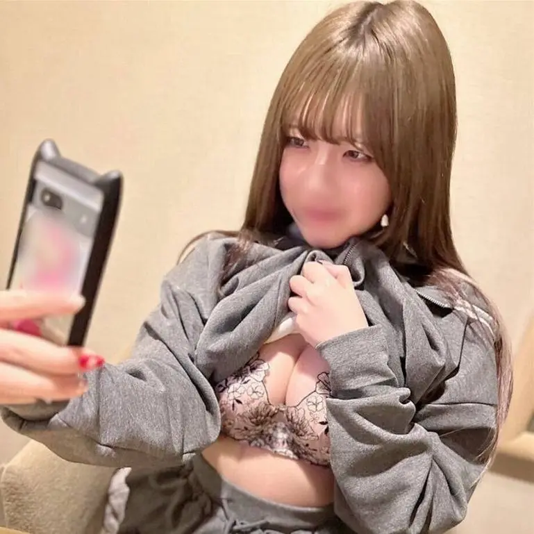 」ノリノリスレンダーF乳ムスメとイチャラブSEX汗だくデカマンビラの吸著快感に耐え切れず2連続暴発射精!
(HD1080P) (fc4674054)