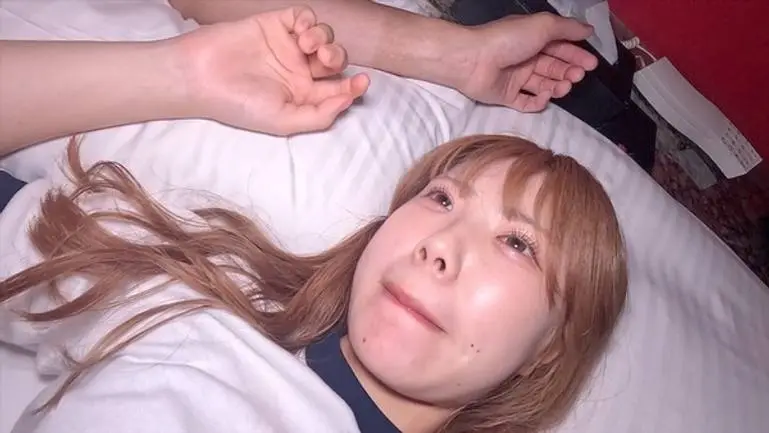 宝級、えくぼが可愛い正真正銘18才。 よく見たら泣きそうな顔、見てみぬふりしてバックで中出しフィニッシュ
(HD1080P) (fc3779166)