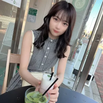 8歳になったばかりの若さ溢れる色白女大生！！強引に距離を縮め未成熟な身体に生挿入し2回連続膣内射精！！
(HD1080P) (fc3818246)