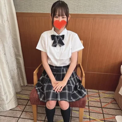 服に背徳感と罪悪感が倍増。大人たちの理性は崩壊！大量中出し、大量顔射、大量口内射精の３連発！！
(HD1080P) (fc3924921)