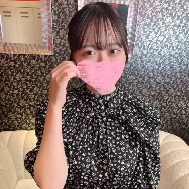 可憐で恥ずかしり屋で色白美巨乳のさゆりちゃんとエッチ無許.可で未処理陰毛に絡みつく程大量中出し。
(HD1080P) (fc3961967)