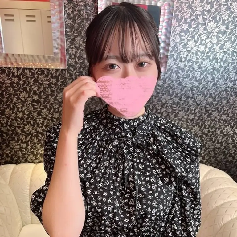 可憐で恥ずかしり屋で色白美巨乳のさゆりちゃんとエッチ無許.可で未処理陰毛に絡みつく程大量中出し。
(HD1080P) (fc3961967)