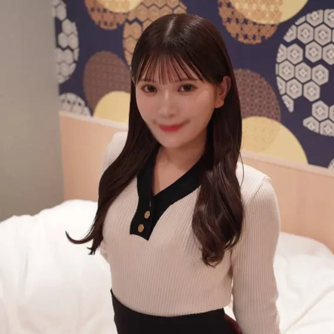 ボックスで可愛い彼女を横に我慢できなくなり、ハメてしまいました。無事、定員にばれず中出しできました。(HD1080P) (fc4118630)