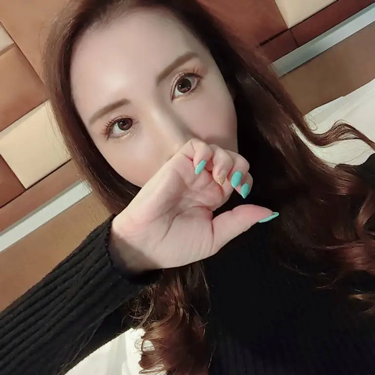 で人生初の銀座！慣れていない環境に呑み潰れ、お姉さんにお持ち帰りされました。逆夜這いで襲われ2発射精。
(HD1080P) (fc4200062)