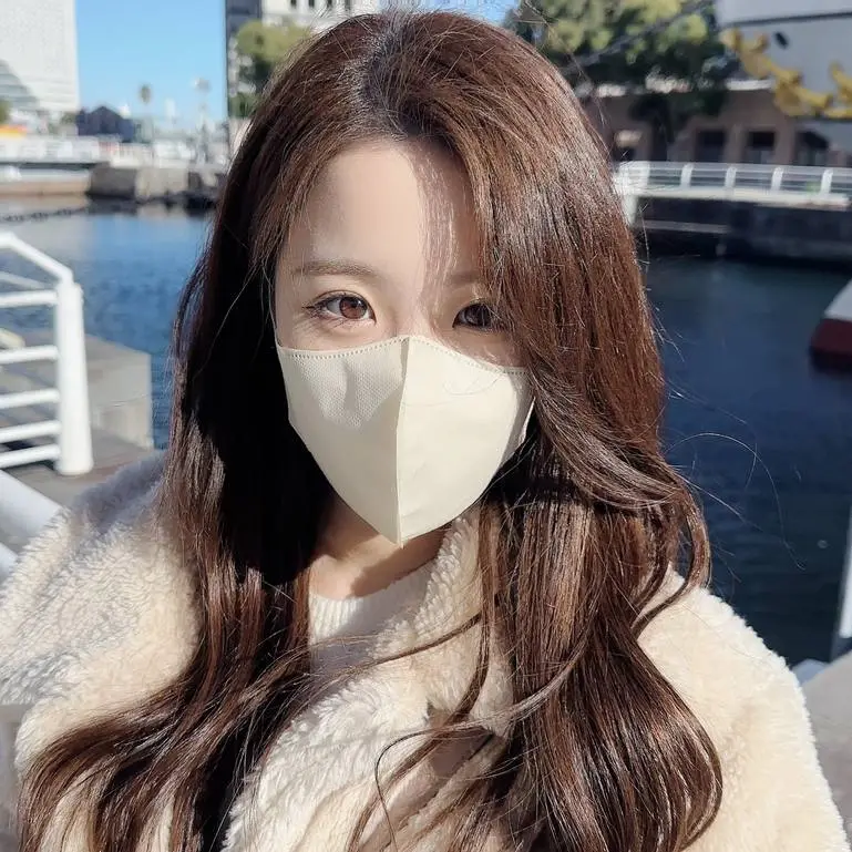 跡のマスク外し。就活中のクビレ美ボディ–が中年チンポ狙って誘惑してくる！たれ美乳おっぱいでパイずりした。
(HD1080P) (fc4210439)