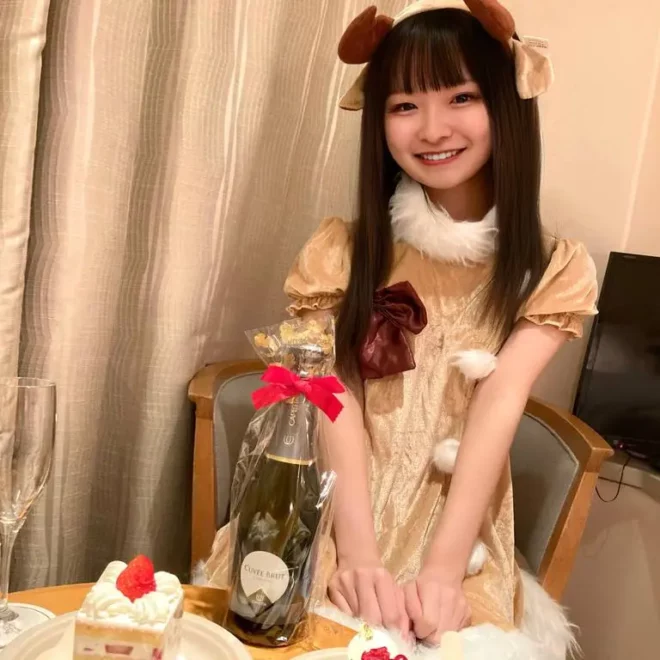 あゆちゃんクリスマススペシャル!天才的に可愛いトナカイさんと究極のエッチ!あゆちゃん未公開最新作!
(HD1080P) (fc4291605)
