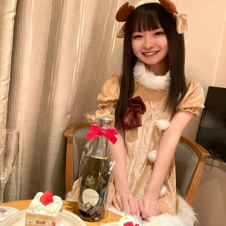 あゆちゃんクリスマススペシャル！天才的に可愛いトナカイさんと究極のエッチ！あゆちゃん未公開最新作！
(HD1080P) (fc4291605)