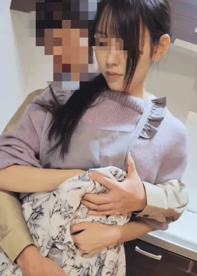 って自宅に侵入。旦那の帰りを無視してキッチンで美脚やデカクリ美マンを執拗に弄り、膣中に濃厚精液を大放出。
(HD1080P) (fc4355615)
