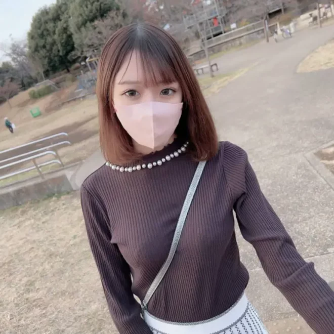 うと所構わず潮を漏らしまくる変態女!!!!巨乳を揺らし潮吹き大洪水を喰らいながら2回連続生中出し!!
(HD1080P) (fc4380444)