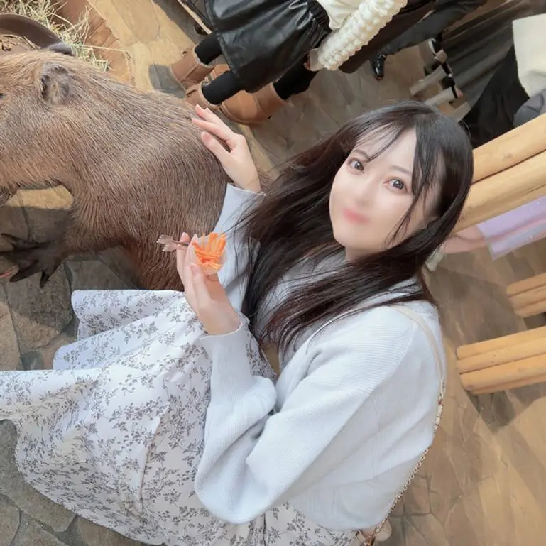 ャンが僕に絶対服従！！ギンギンに勃起した性器を舐め回しオイルで怪しく輝く美白の裸体に2回生中出し！！
(HD1080P) (fc4401493)