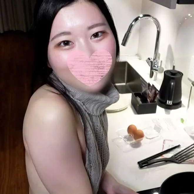 メ撮り。料理を作っておマコ湿らせて待っててくれる純粋な彼女に首めFCUKで無慈悲な中出し。特典動画有り
(HD1080P) (fc4414334)