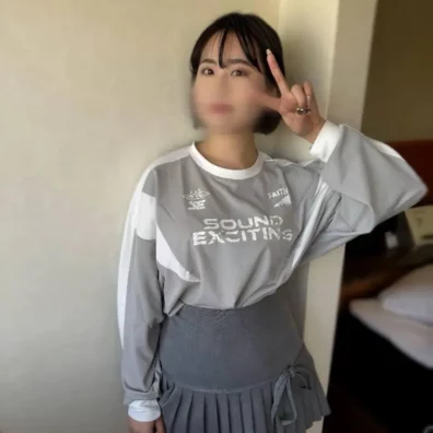 【無】潮吹き厳禁！！黒髪ショートカット女子○生がエロすぎて堪らなかったので○中出し。。
(HD1080P) (fc4434676)