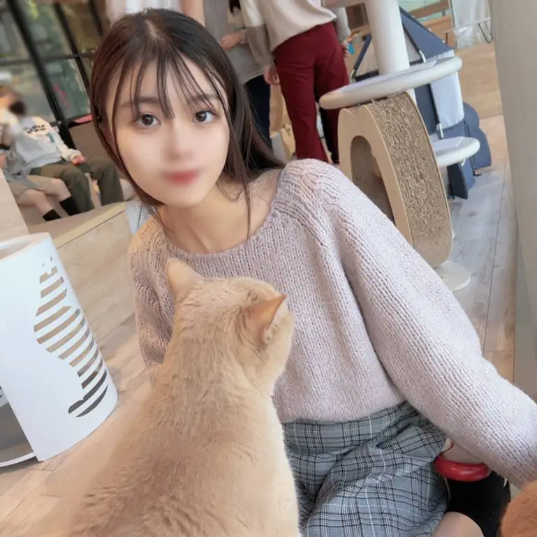 顔がみるみる高揚し体液が内もも濡らすまでに・・・絶対誰にも言わない約束で僕は彼女の体内に射精した。
(HD1080P) (fc4464108)