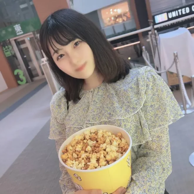 の為に尽力する健気な新人介護福祉士・・・嫌とは言えない真っ直ぐな性格に付け込み初めての生中出し!!
(HD1080P) (fc4482295)