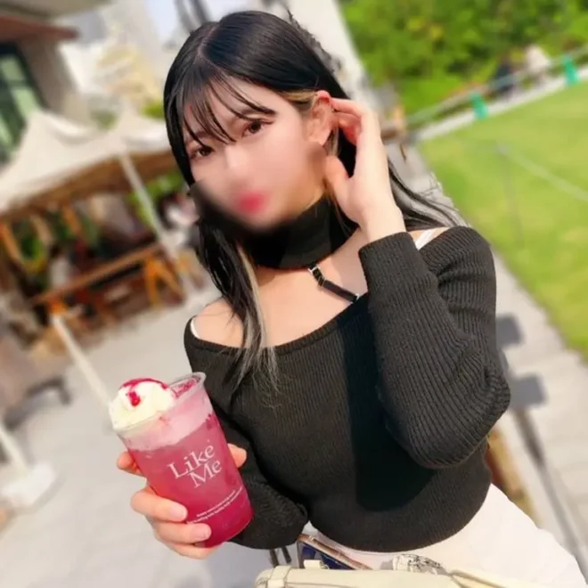 透明感溢れる桃色乳首で勃起不可避!引き締まった身体の虜になり拒む彼女に3度も中出し御免。。
(HD1080P) (fc4484219)