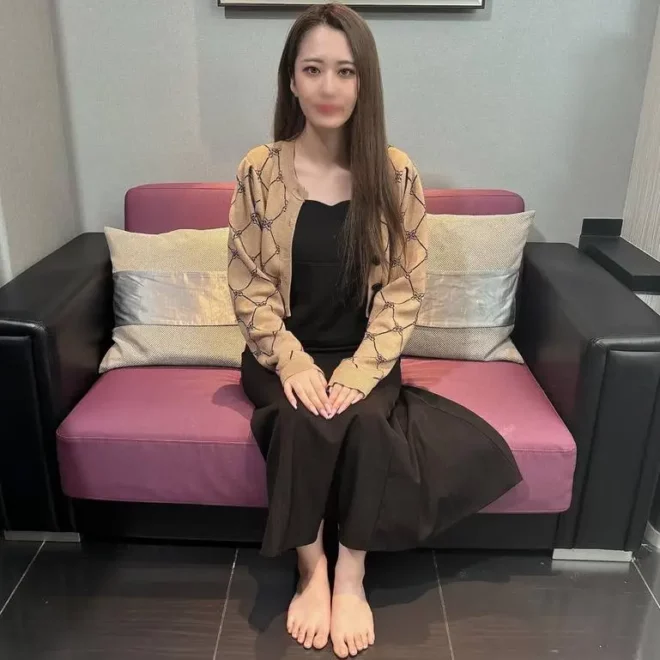 某ブランド美人ショップ店員のゆいちゃん。品のある大人女子も欲求不満には勝てません！
(HD1080P) (fc4516441)