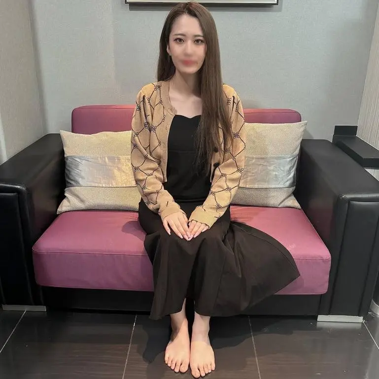 某ブランド美人ショップ店員のゆいちゃん。品のある大人女子も欲求不満には勝てません！
(HD1080P) (fc4516441)