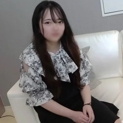 【大量潮吹き・中出し】18歳の愛嬌抜群の色白エロ-の早漏スプラッシュマンコを過激ファック！！(HD1080P) (fc4524212)