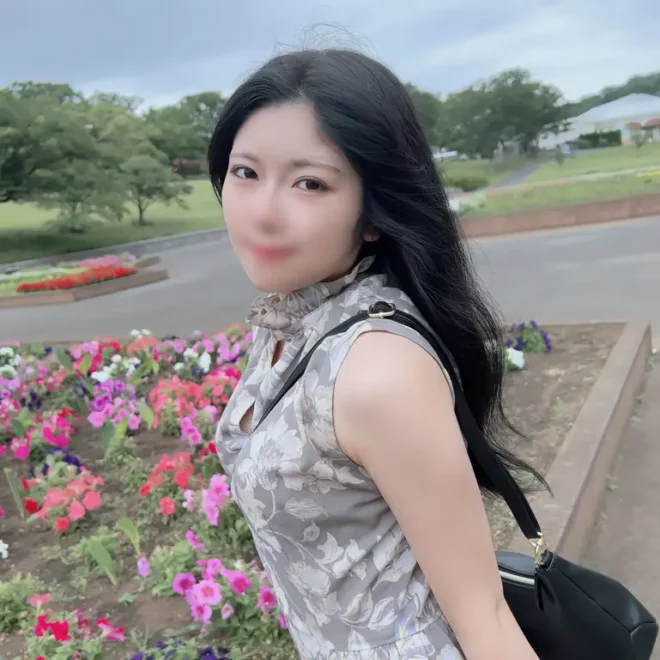 いるにも関わらず野外猥褻で理性のタガが外れ下品な喘ぎ聲で快楽落ちする亂れた身體に2回連続生中出し！！
(HD1080P) (fc4547757)