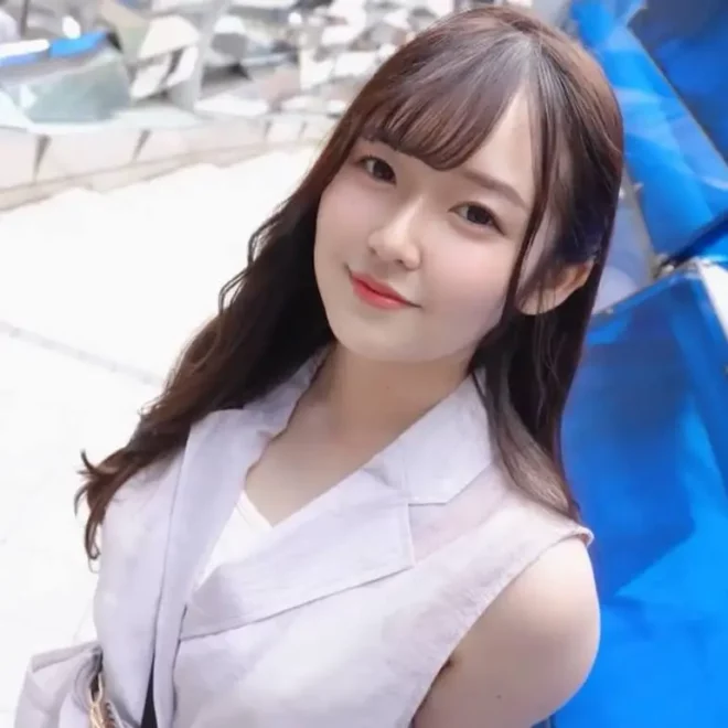 濃厚クンニと手マンされ恥ずかしながらも大膽開腳欲しがりおまこに生挿入から膣內射精までされちゃう
(HD1080P) (fc4561682)