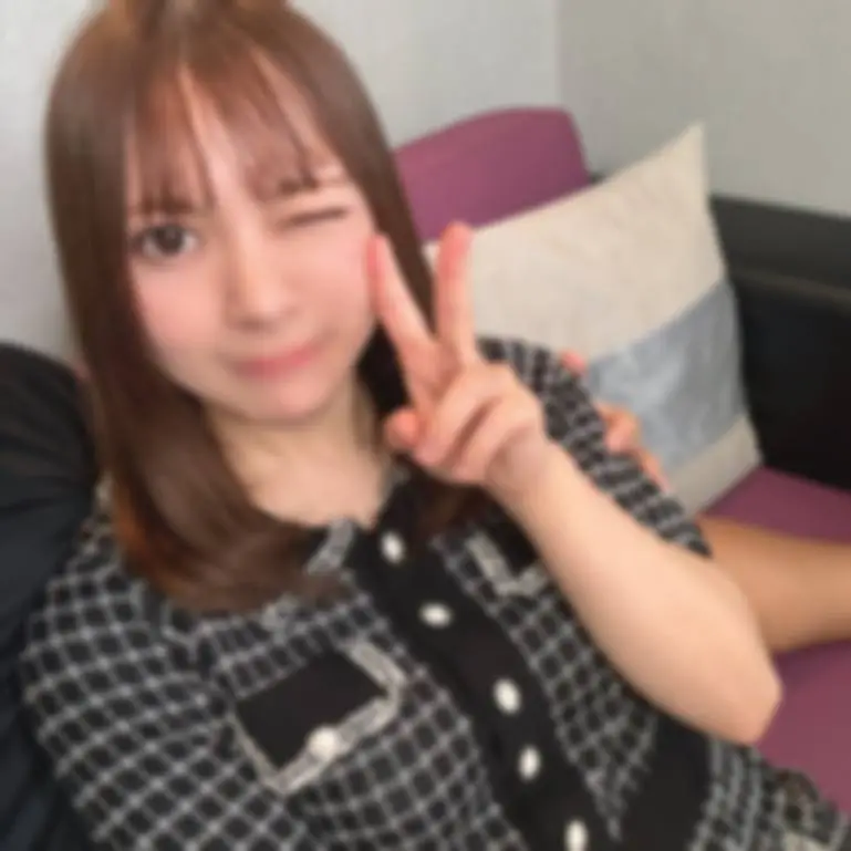 居○屋さんで働くまゆみちゃん大人に—エッチなビデオに出演。快楽に負け膣イキ連発後、大量膣奧中出し。
(HD1080P) (fc4567390)