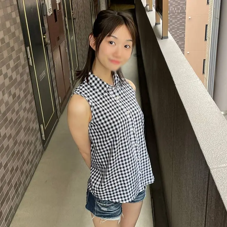 18迄990ptオヤジ宅までパコパコ稼ぎに來た楓ちゃん。今日も中年オヤジの臭精子をマコに発射される豪華特典付き
(HD1080P) (fc4574477)