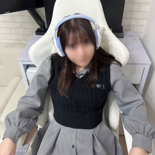 川口春似の女上司に自宅で筆おろししてもらい、最高の童貞卒業を果たしました
(HD1080P) (fc4647488)