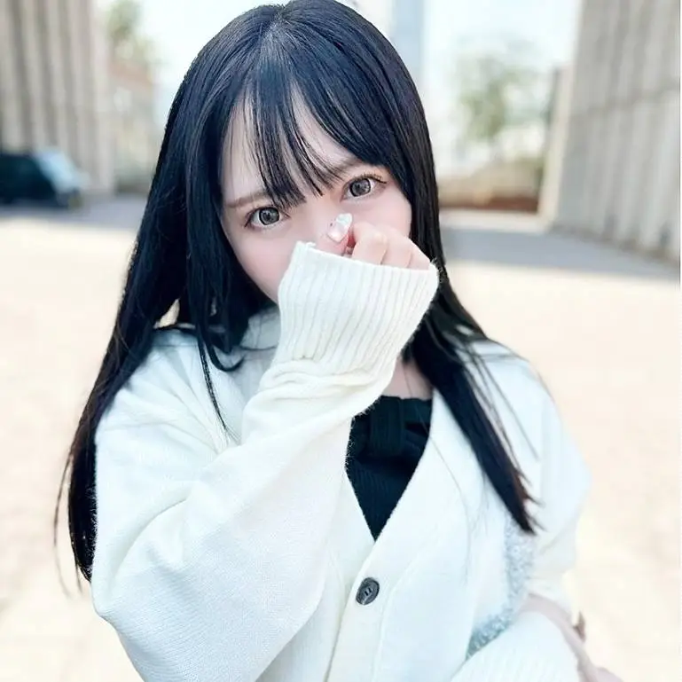 手コキでオジサン翻弄www「我慢汁悽いよぉ」真っ白な柔肌を密著させて迫る極上のG乳無毛マコに大量射精！
(HD1080P) (fc4663929)