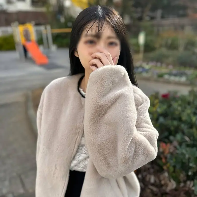 ちょーだい」と中出し懇願！白い柔肌とスレンダースタイルに激ピストンで狂ったようにイカせまくる映像
(HD1080P) (fc4708246)