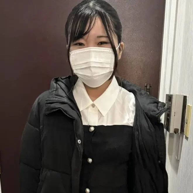 完全素人可愛いくて超敏感の18歳!!彼氏には內緒で…大量中出しハメ!(4K) (fc4619584)