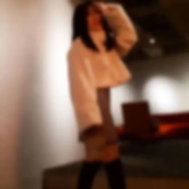 愛い若妻と再開。いつもの元気いっぱいな姿とは対照的なエロイ目線に腰使いでまさにギャップ萌えで最高でした。
(HD1080P) (fc4732148)