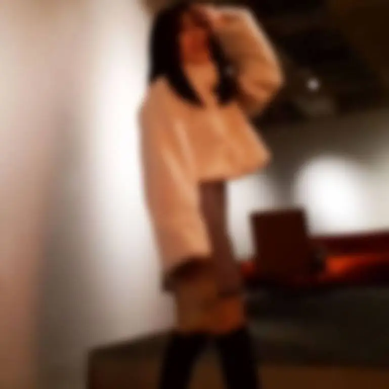 愛い若妻と再開。いつもの元気いっぱいな姿とは対照的なエロイ目線に腰使いでまさにギャップ萌えで最高でした。
(HD1080P) (fc4732148)