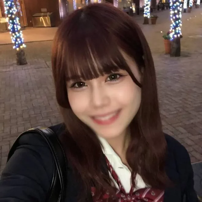 んです丁寧に舐めてくれるし締まり良くってガマンできず陰毛マンコに大量中出ししちゃいました➡４発射！
(4K) (fc4755459)