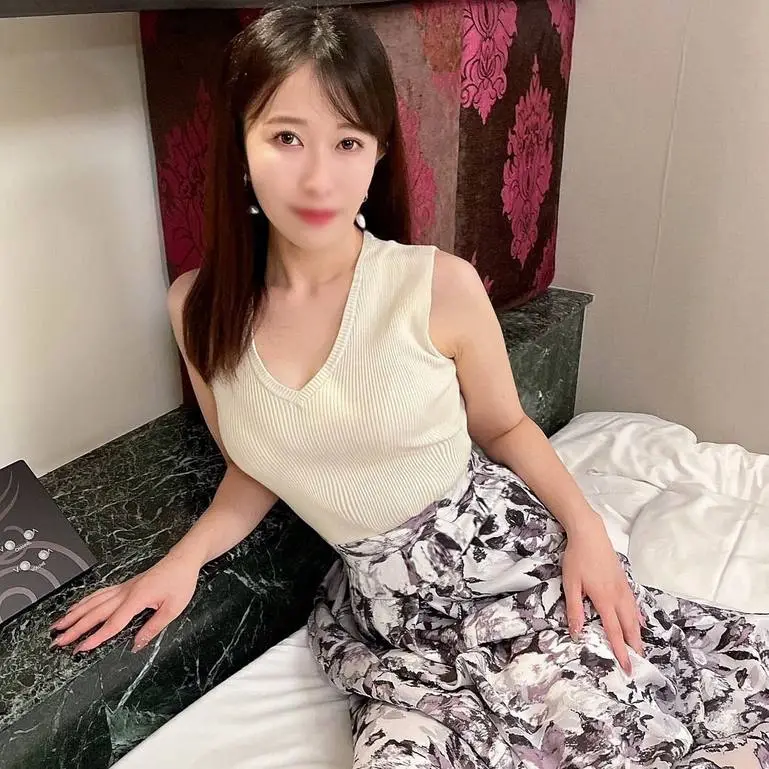 エロ過ぎる美人妻と白晝の濃厚ホテルセックス!!  勃起ペニスに自ら馬乗りピストンで・・・。
(HD1080P) (fc4777574)