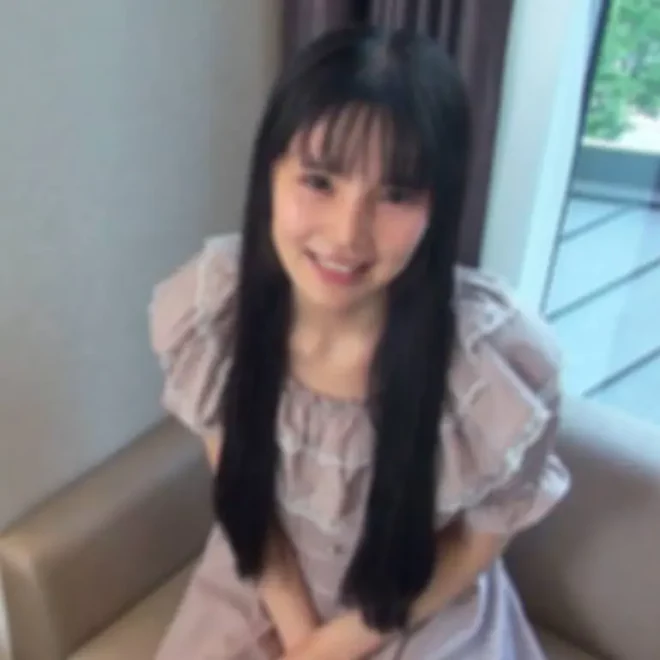 かわいくて細身巨乳の女の子、「うん挿れていいよ」ということで生チンポ挿入で種付け中出し！
(HD1080P) (fc4779269)