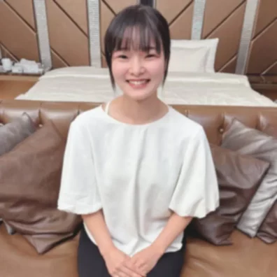 ボディ。恥じらいながらもキツイ締め付けとヌルヌルの膣內。熱く絡み合う２人に天も嫉妬の大雨。
(HD1080P) (fc4782521)