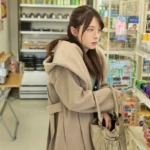 [日本語字幕] 詐欺師の巨乳人妻が店長に強制的に懲罰され、店内で中出しを強いられる生配信映像