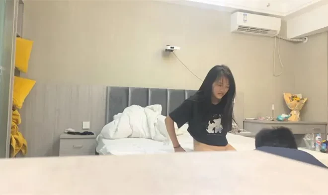 神似鄭爽の可愛い妹風！小僧の技がうまい「お姉さんの体を弄る」で視聴者も興奮しちゃう