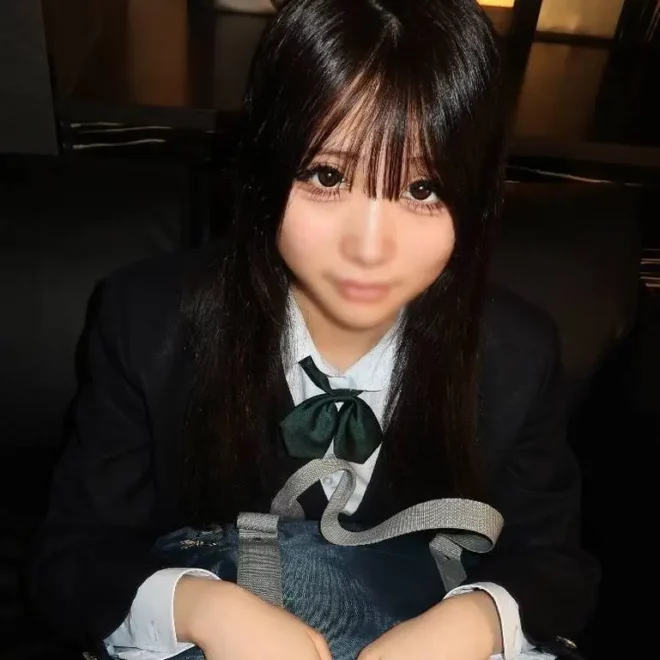 ＞アフスクハメ撮り！物靜かで経験回數2回しかない純粋すぎる発育途上の制服ぷにマンに中出し！
(4K) (FC2 PPV 4804137)