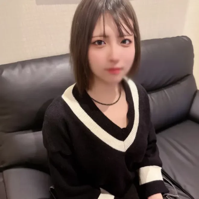 持ち帰りあどけない顔して子宮ガン突きされてトロけ顔曬しながら連続中出ししちゃいました
(HD1080P) (FC2 PPV 4805668)