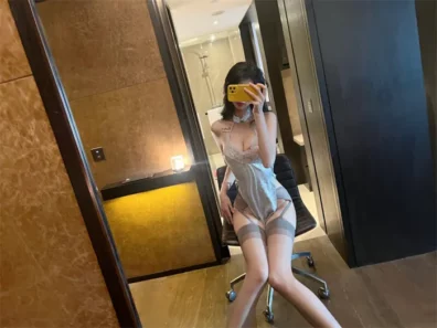 最新のセクシーなプライベートショット 原色の黒足と豊かで魅惑的なボディを堪能 ライブ配信直伝の高画質