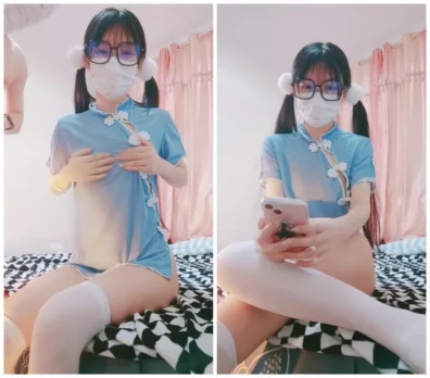 双馬尾メガネマスク小娘！美白美脚超可愛らしい！無毛ボディ巨尻、後ろからハロップして顔からのり、上下動が激しい。