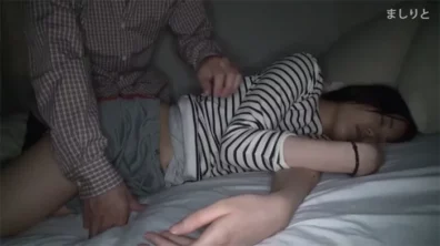 おしゃれな学生女子を家まで追随しながらライブ配信中[高画質]