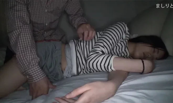 おしゃれな学生女子を家まで追随しながらライブ配信中[高画質]